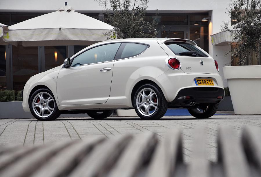  Alfa Romeo MiTo (955) 2009 года  (UK) (фото 29 из 47)